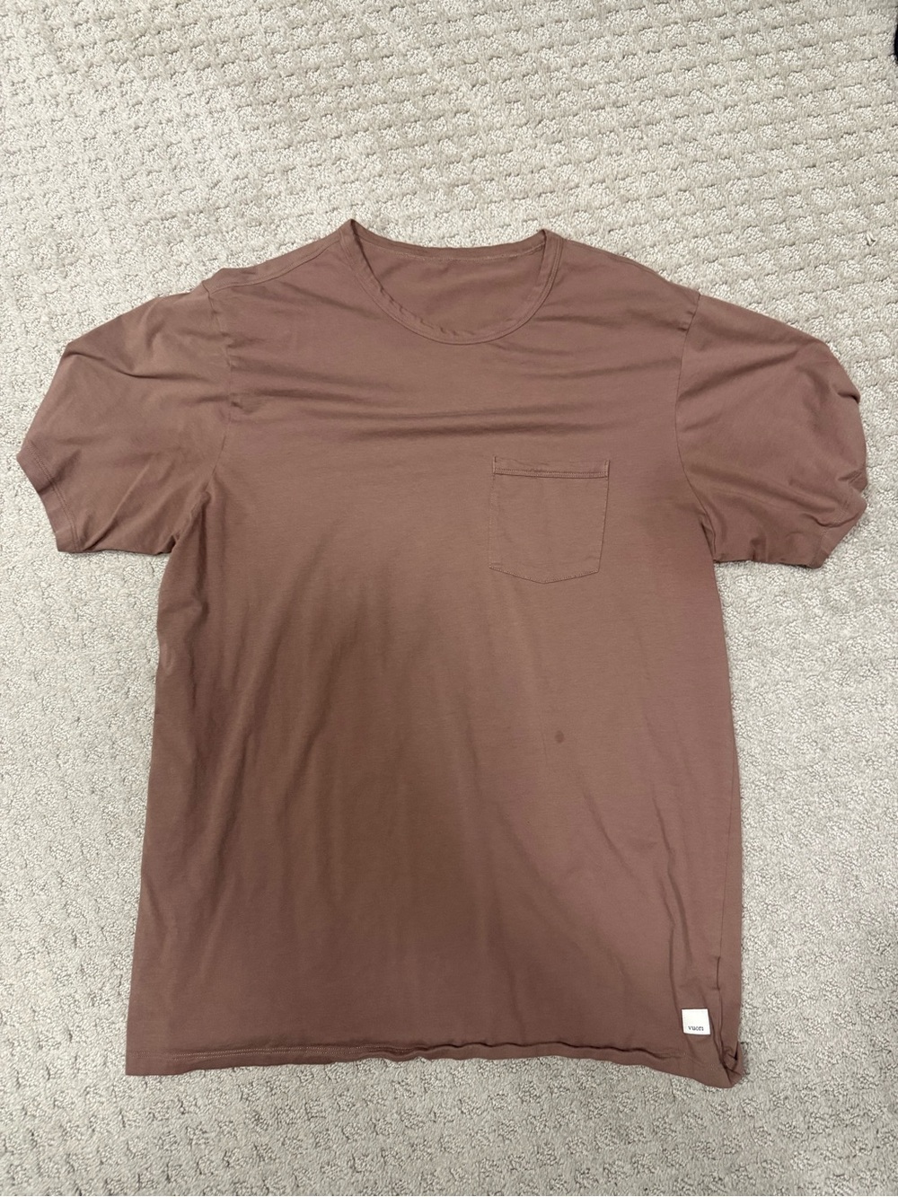 Men's Vuori Pocket T-Shirt in Brown/Maroon
